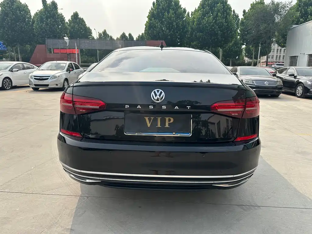Volkswagen Passat — фото 7
