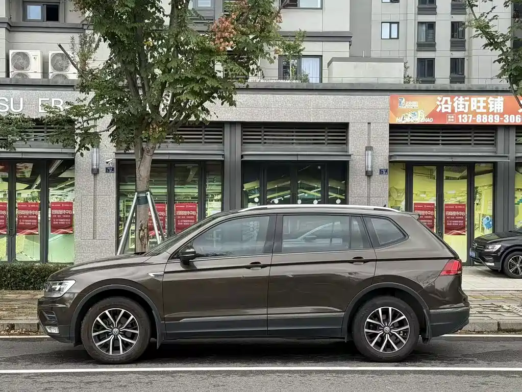 Volkswagen Tiguan L — фото 2
