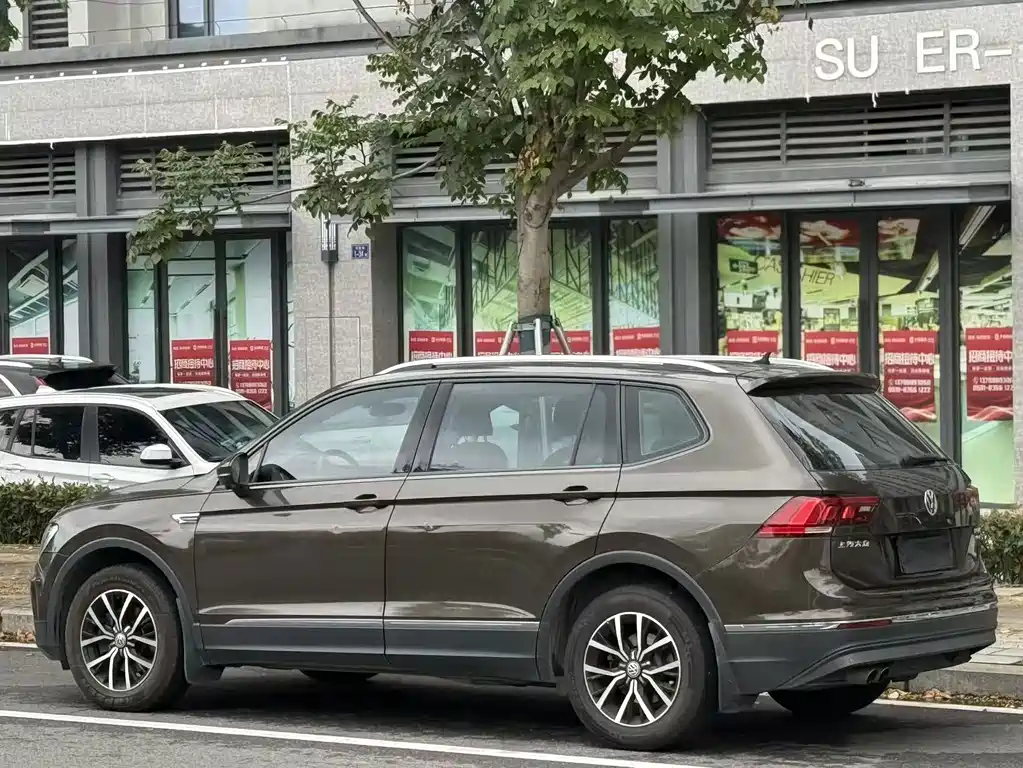 Volkswagen Tiguan L — фото 4