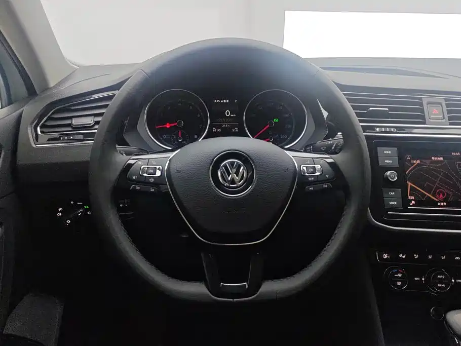 Volkswagen Tiguan L — фото 15