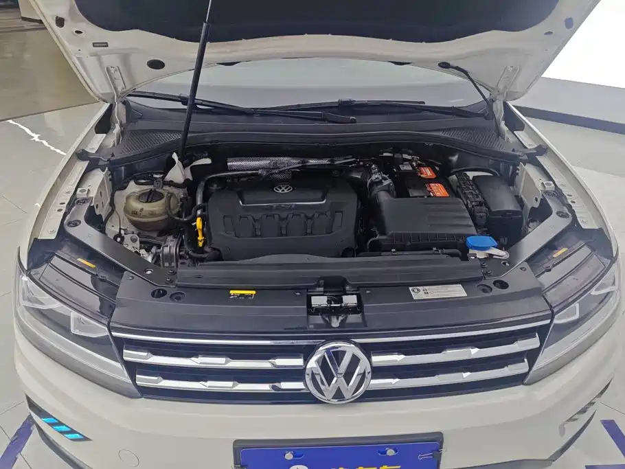 Volkswagen Tiguan L — фото 10