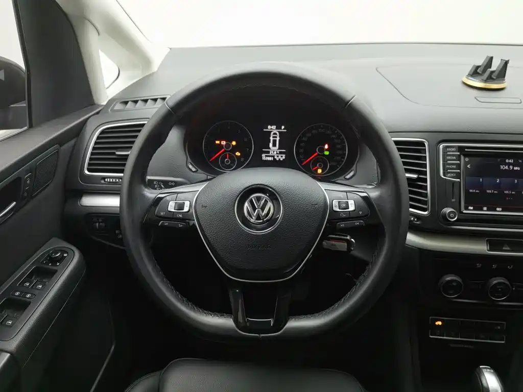 Volkswagen Sharan — фото 11