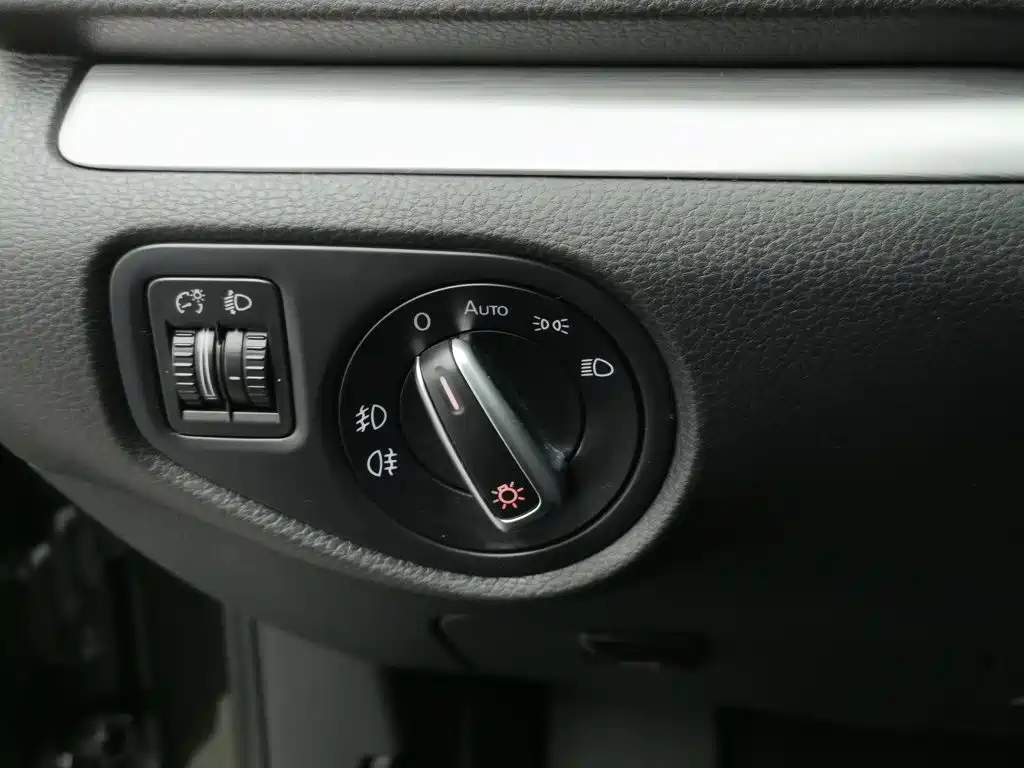 Volkswagen Sharan — фото 21