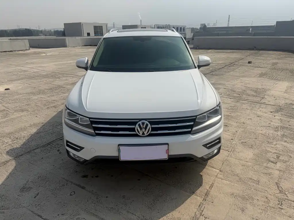 Volkswagen Tiguan L — фото 2