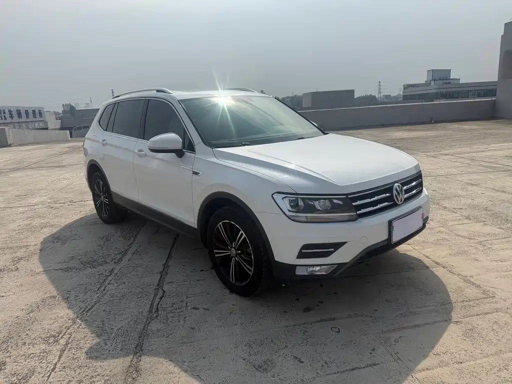 Volkswagen Tiguan L — фото 3