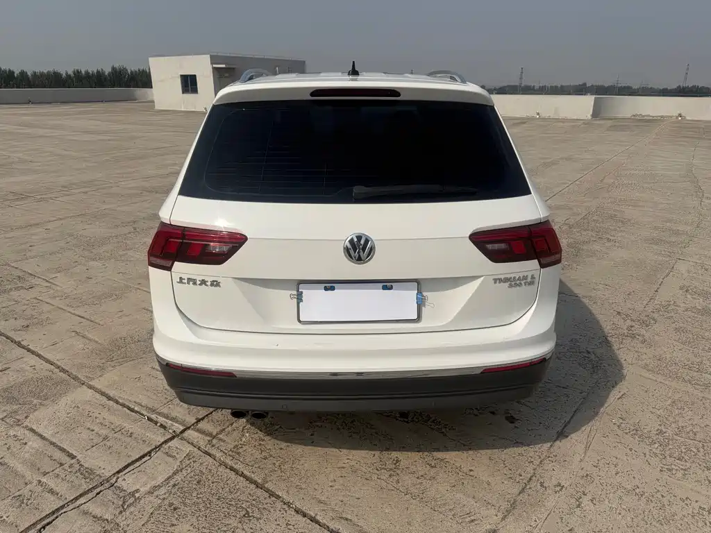 Volkswagen Tiguan L — фото 8