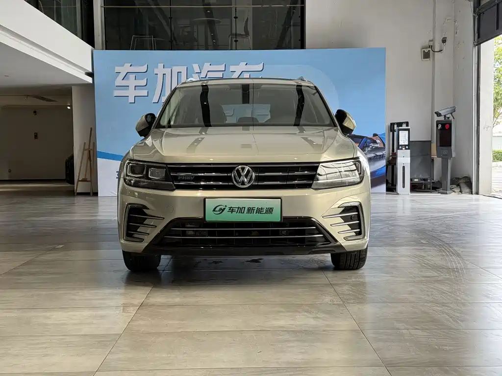 Volkswagen Tiguan L PHEV — фото 2