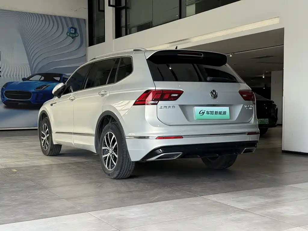 Volkswagen Tiguan L PHEV — фото 7