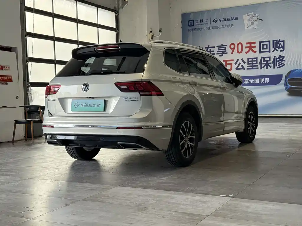 Volkswagen Tiguan L PHEV — фото 9