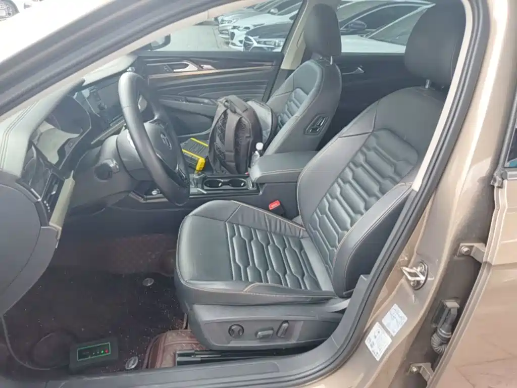 Volkswagen Passat — фото 15