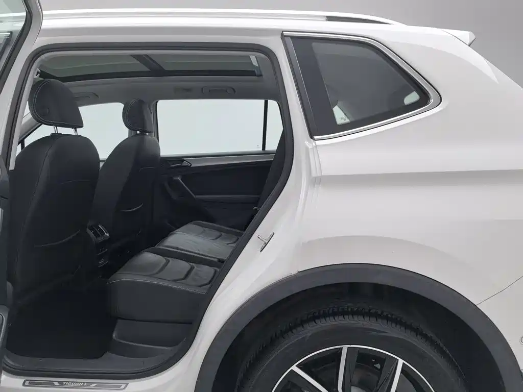 Volkswagen Tiguan L — фото 15