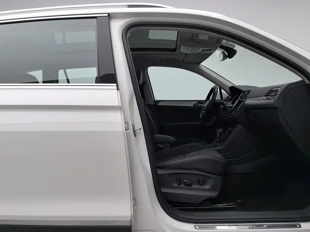 Volkswagen Tiguan L — фото 23