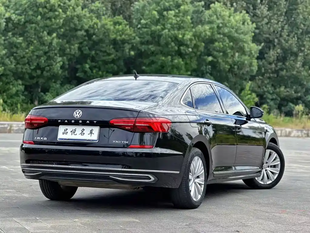 Volkswagen Passat — фото 8