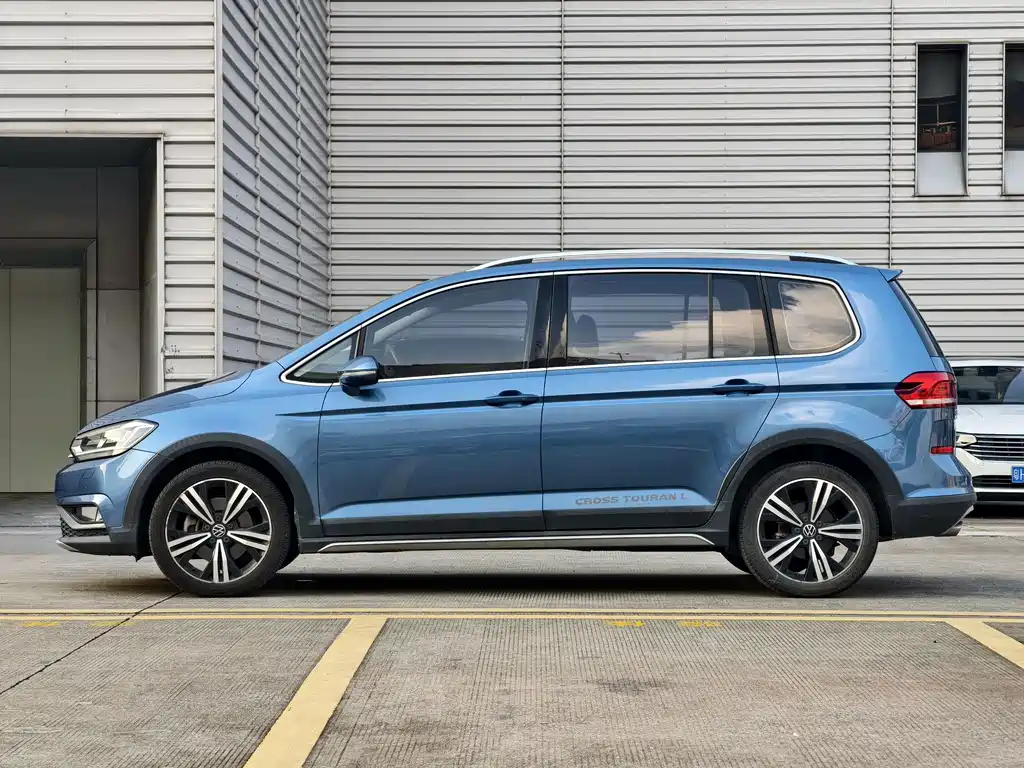 Volkswagen Touran — фото 4