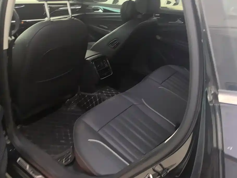 Volkswagen Passat — фото 11
