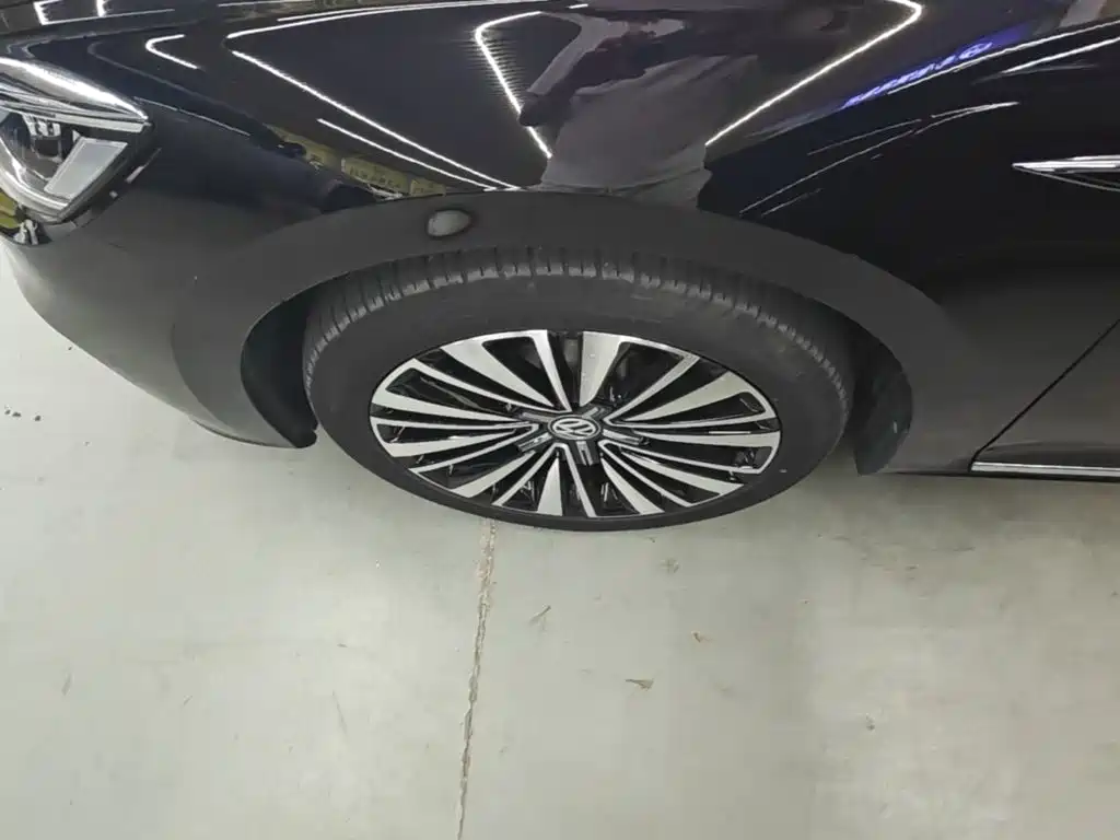Volkswagen Passat — фото 23