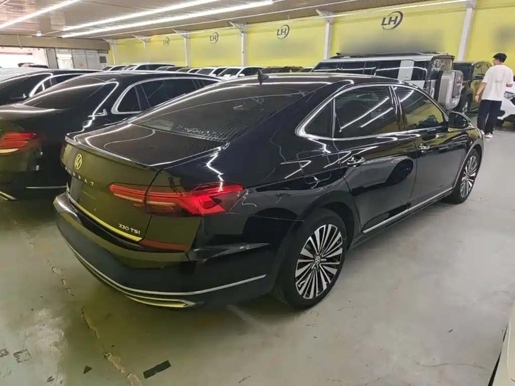 Volkswagen Passat — фото 7
