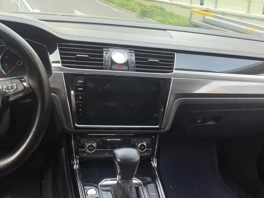 Volkswagen Phideon — фото 13
