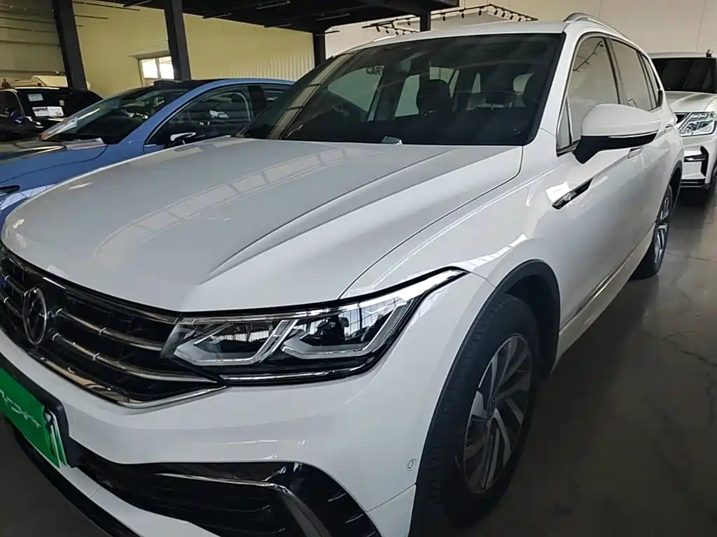 Volkswagen Tiguan L PHEV — фото 24