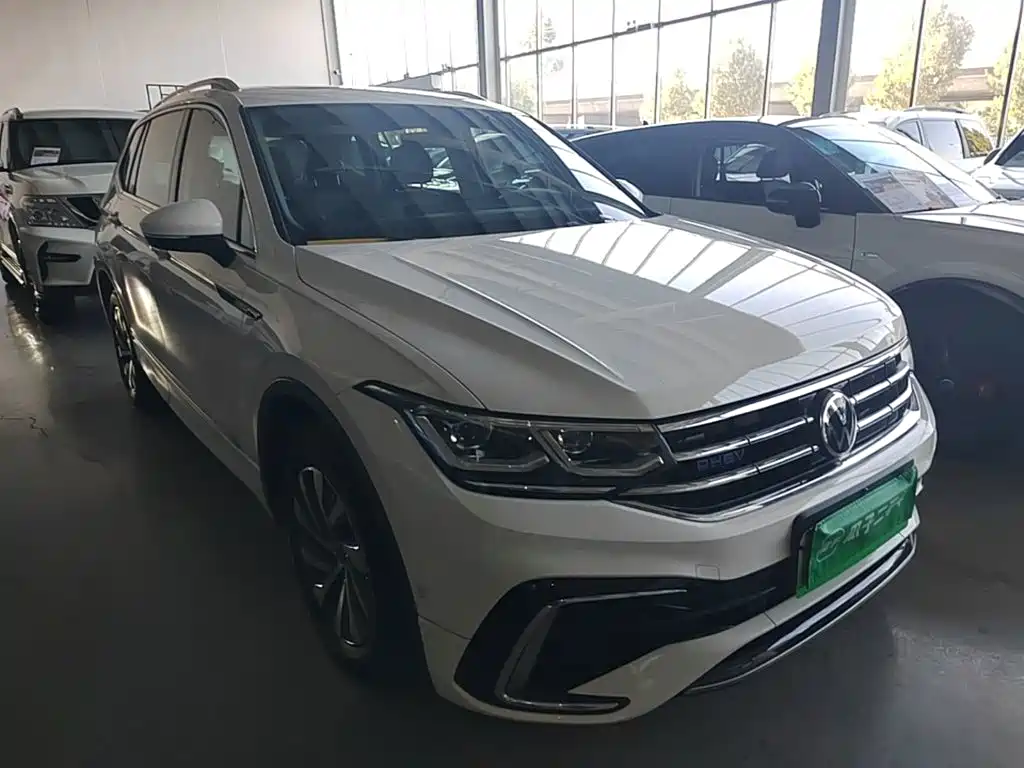 Volkswagen Tiguan L PHEV — фото 4