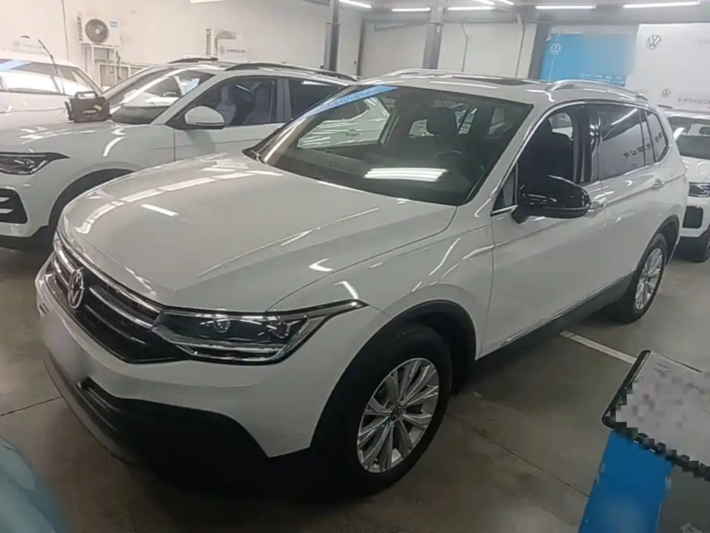 Volkswagen Tiguan L — фото 2
