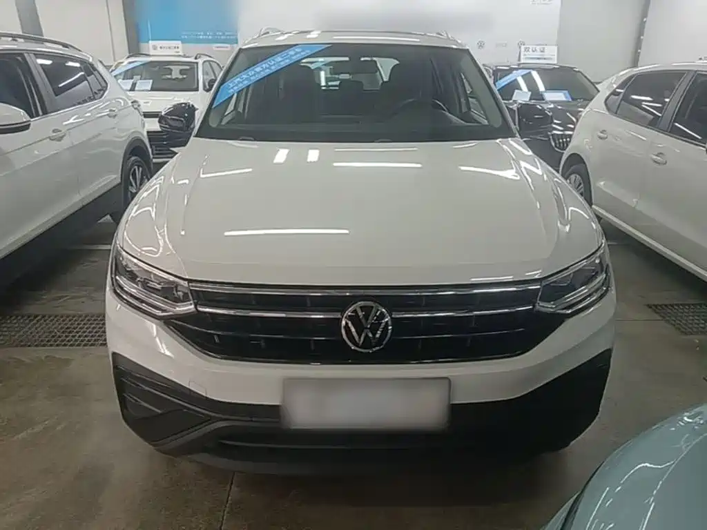Volkswagen Tiguan L — фото 3