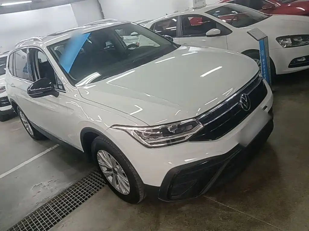 Volkswagen Tiguan L — фото 4