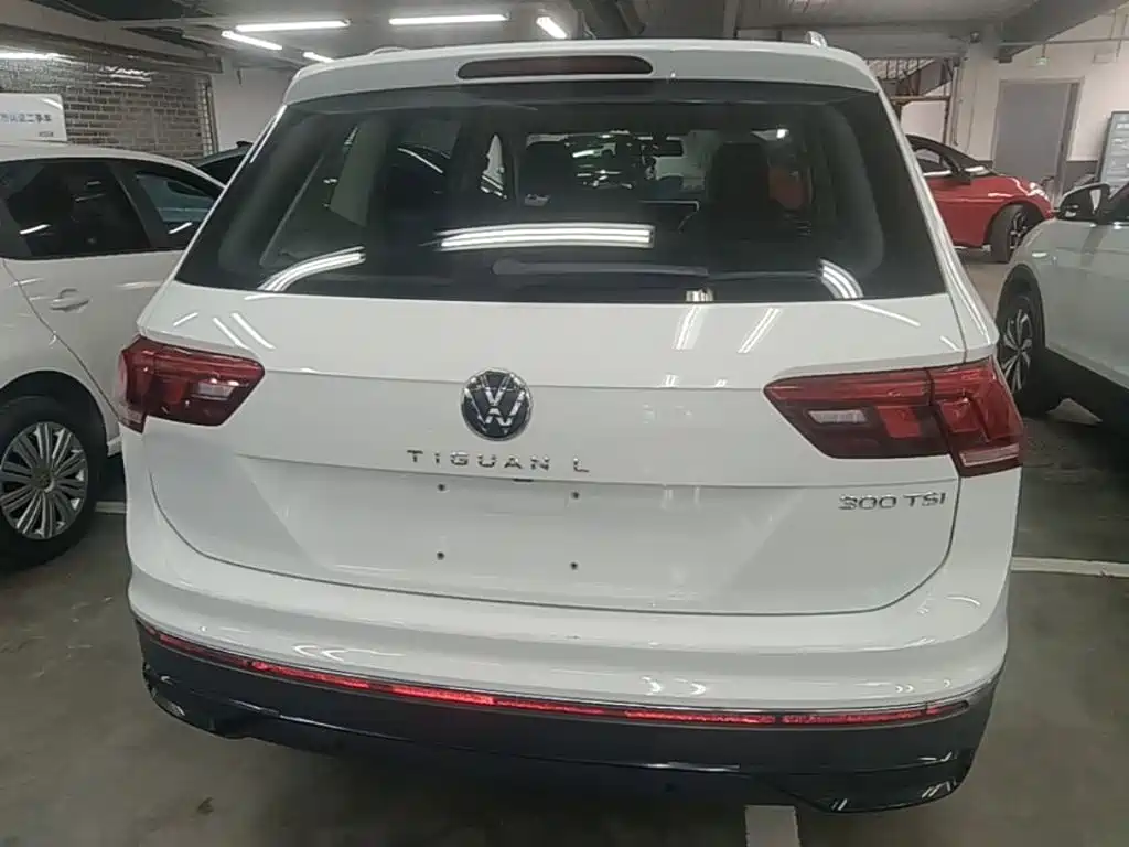 Volkswagen Tiguan L — фото 6