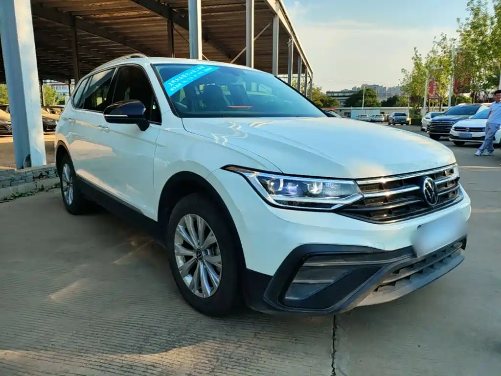 Volkswagen Tiguan L — фото 22