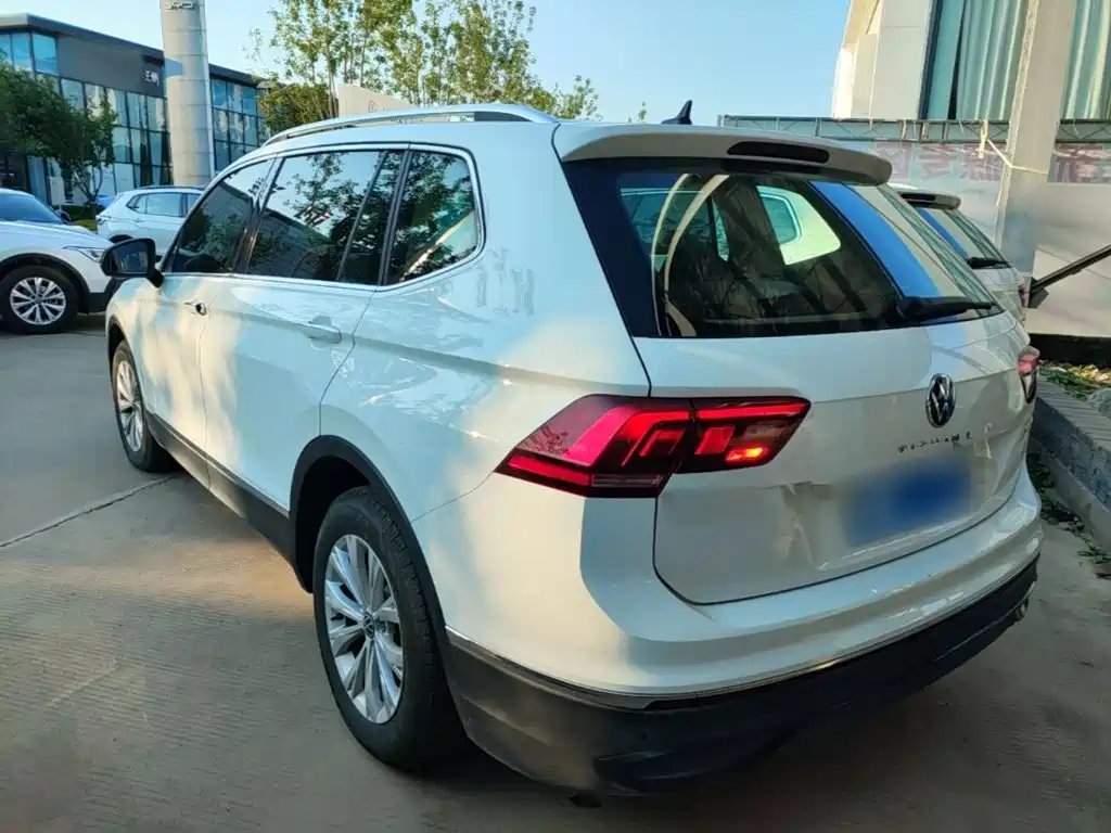 Volkswagen Tiguan L — фото 23