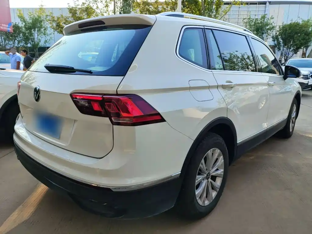 Volkswagen Tiguan L — фото 5