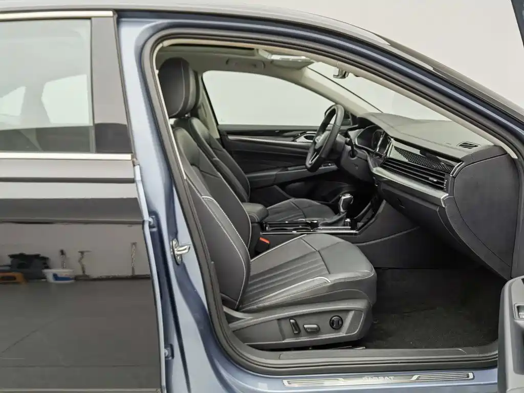 Volkswagen Passat — фото 23