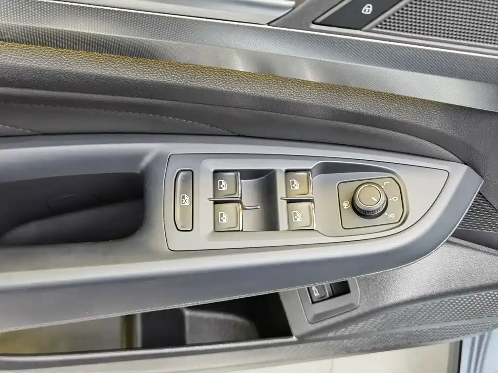 Volkswagen Passat — фото 9