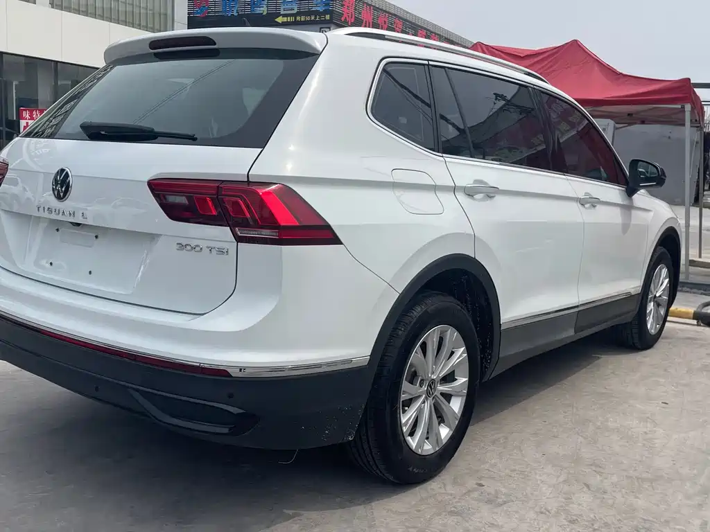 Volkswagen Tiguan L — фото 13