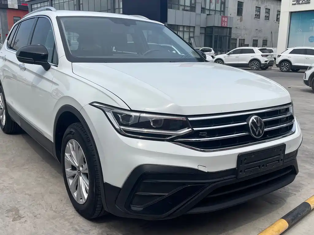 Volkswagen Tiguan L — фото 3