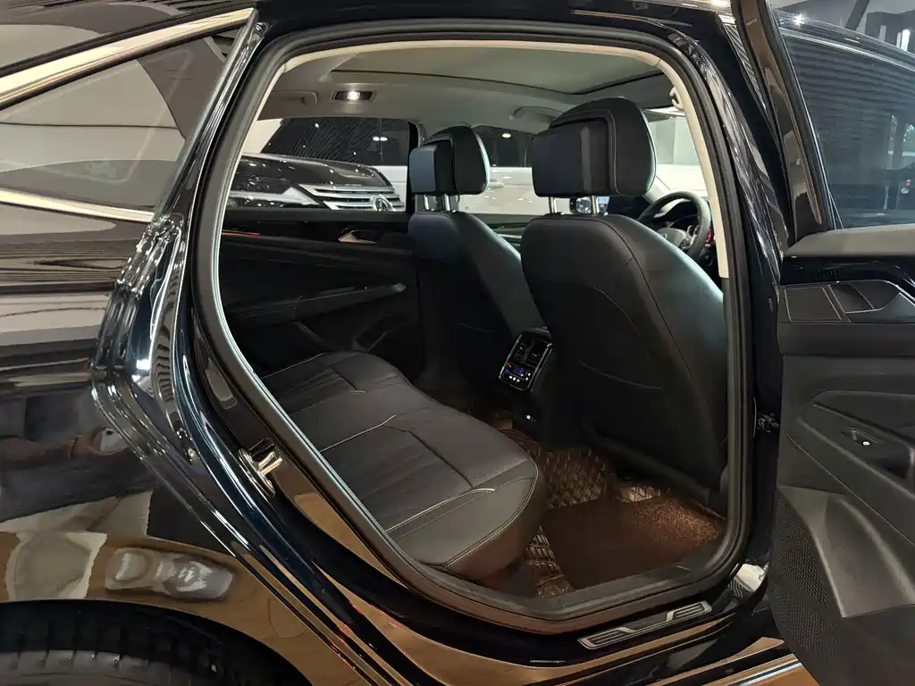 Volkswagen Passat — фото 10