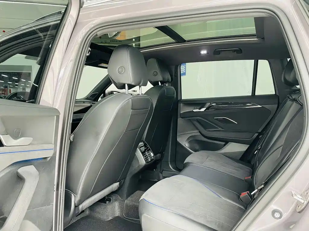 Volkswagen Tiguan L — фото 11