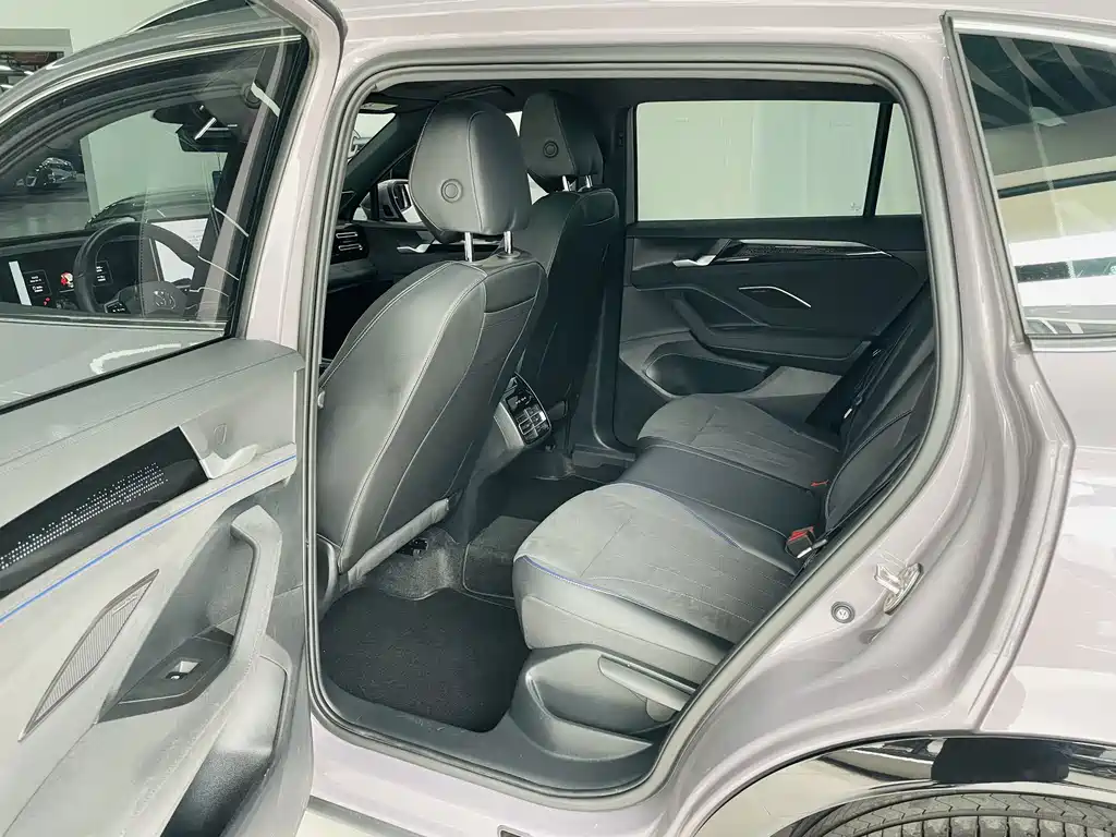 Volkswagen Tiguan L — фото 9