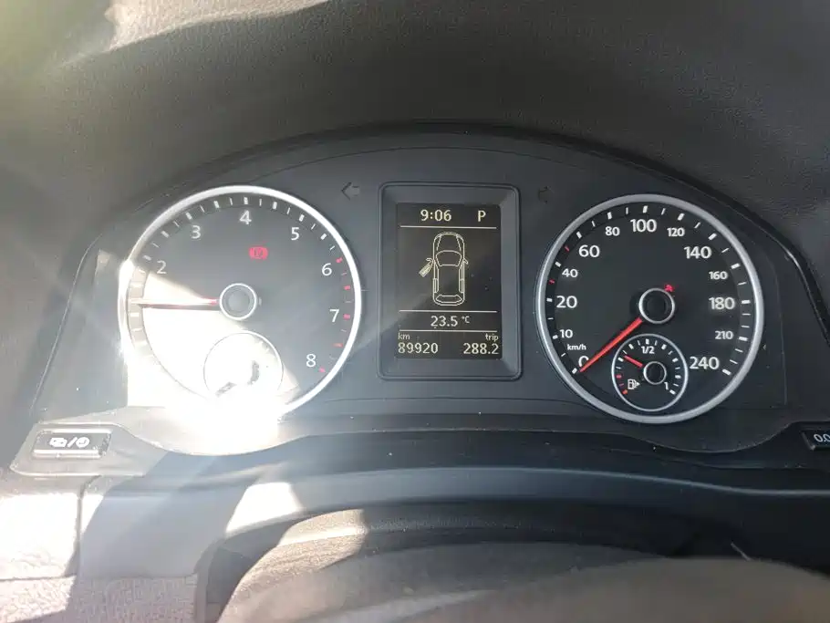 Volkswagen Tiguan — фото 14