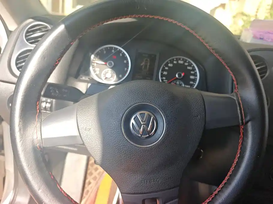 Volkswagen Tiguan — фото 15