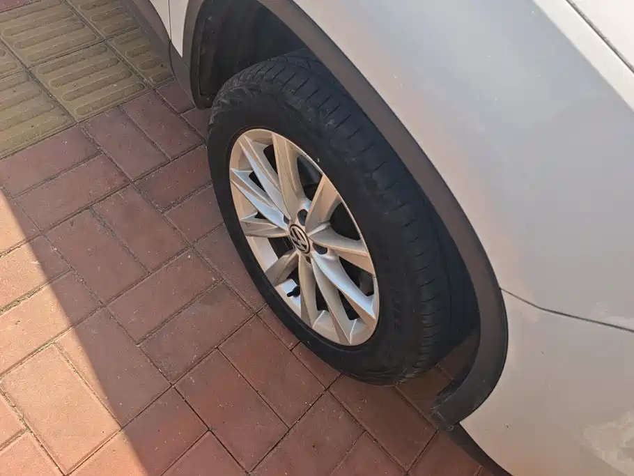 Volkswagen Tiguan — фото 6