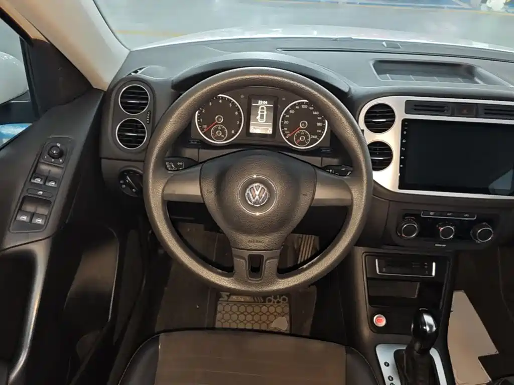 Volkswagen Tiguan — фото 11