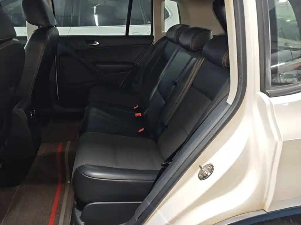 Volkswagen Tiguan — фото 17