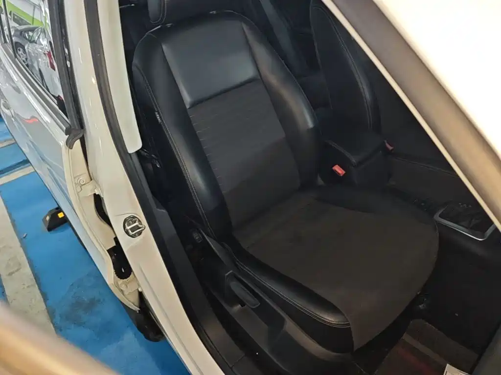 Volkswagen Tiguan — фото 25