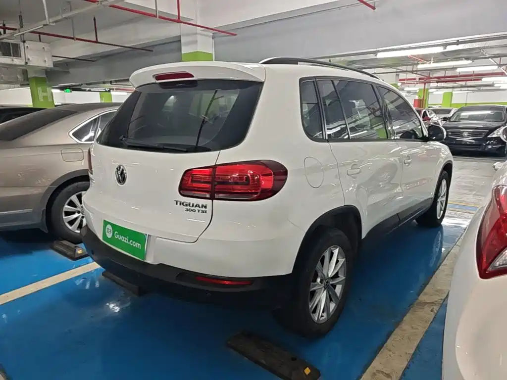 Volkswagen Tiguan — фото 7