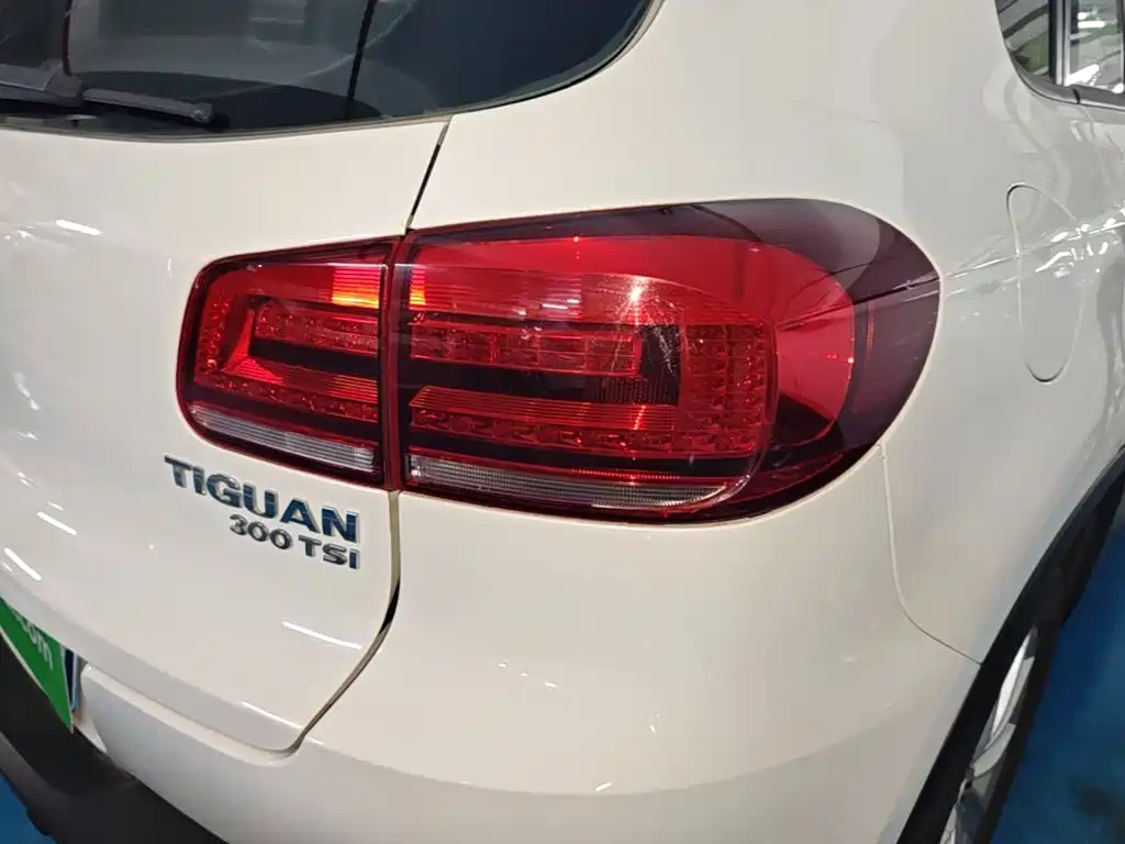 Volkswagen Tiguan — фото 8