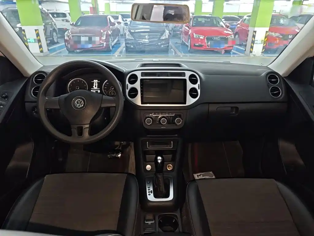 Volkswagen Tiguan — фото 10