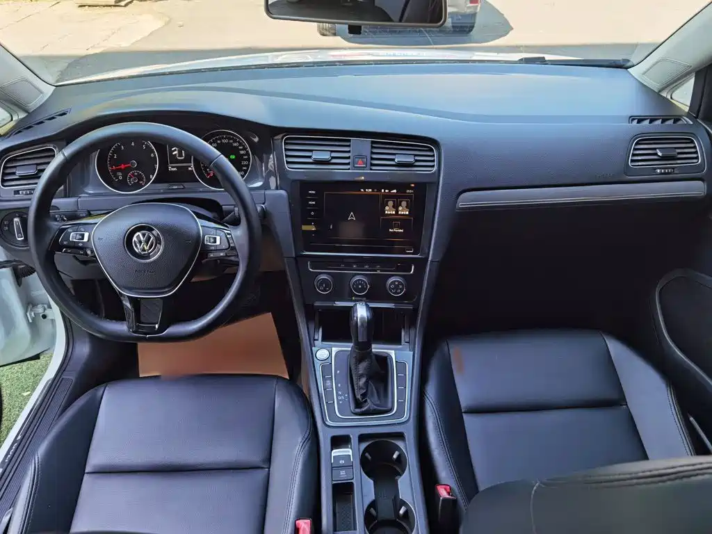 Volkswagen Golf — фото 20