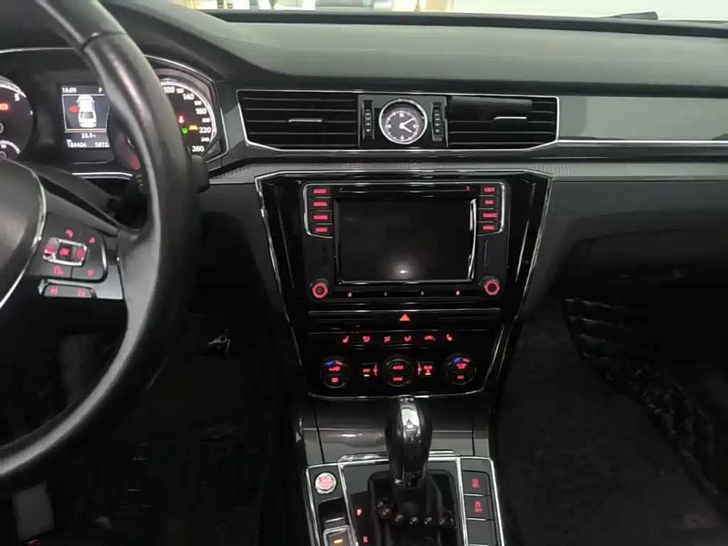 Volkswagen Passat — фото 13