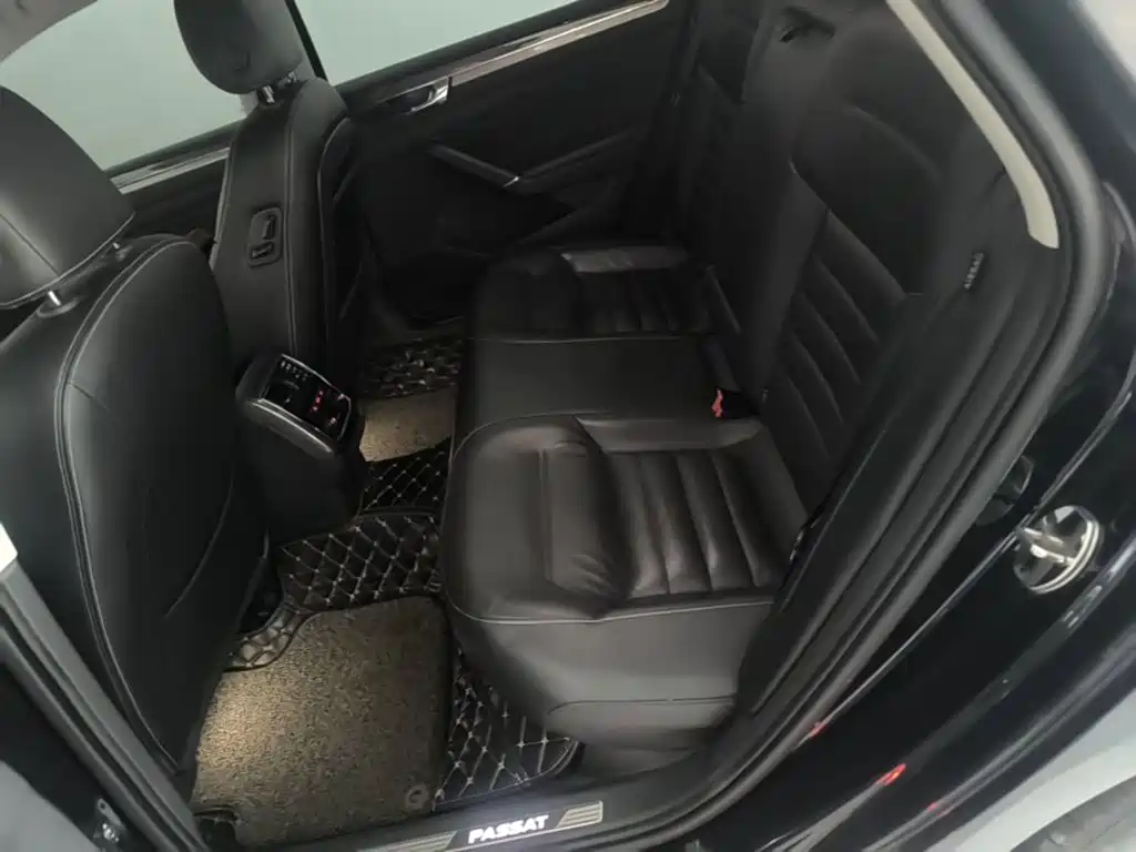 Volkswagen Passat — фото 17